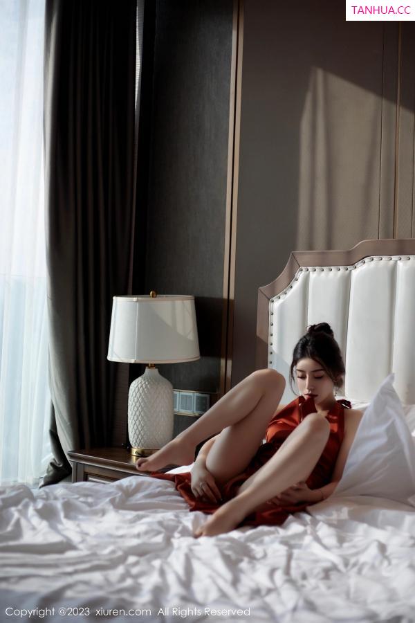   [XiuRen]高清写真图 2023.06.06 No.6861 苏曼兮 新人美腿第14张图片